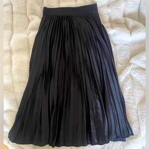 H&M Black Midi Pleaded Skirt